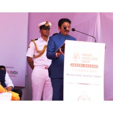 C Vidyasagar Rao opens IJW  To grow up to Mumbai Shopping Festival!